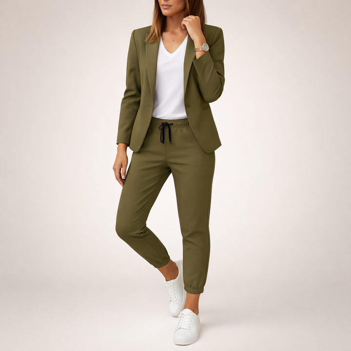 Eva | Loose Suit Set with Sporty Accent