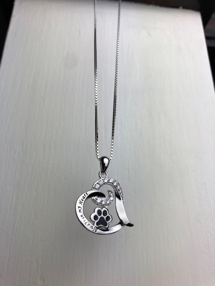 Giovanna | Dog Memorial Necklace
