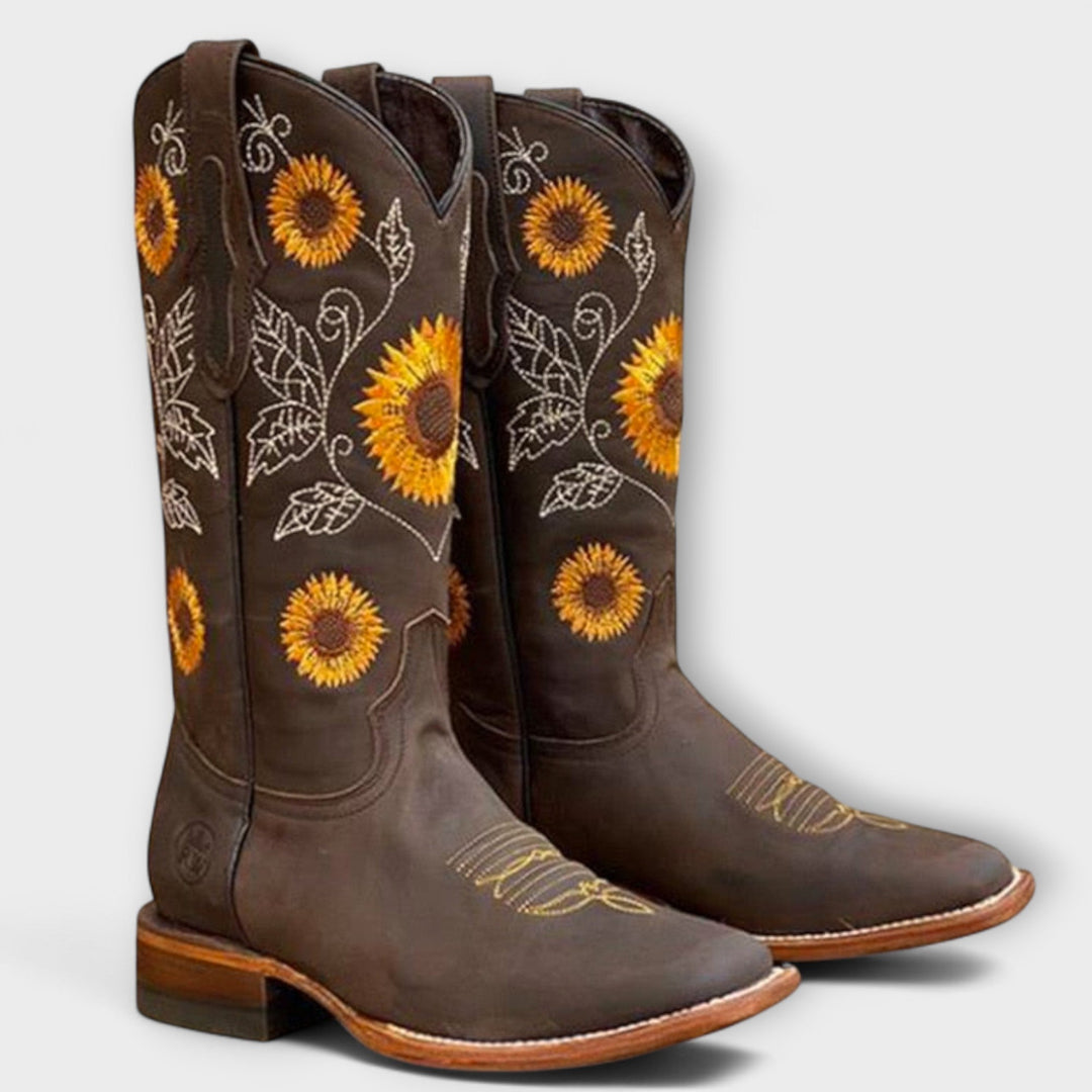 Victoria | Chic Western-Inspired Boots