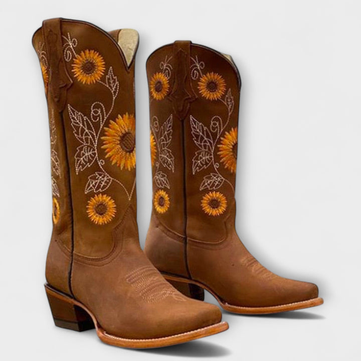 Victoria | Chic Western-Inspired Boots