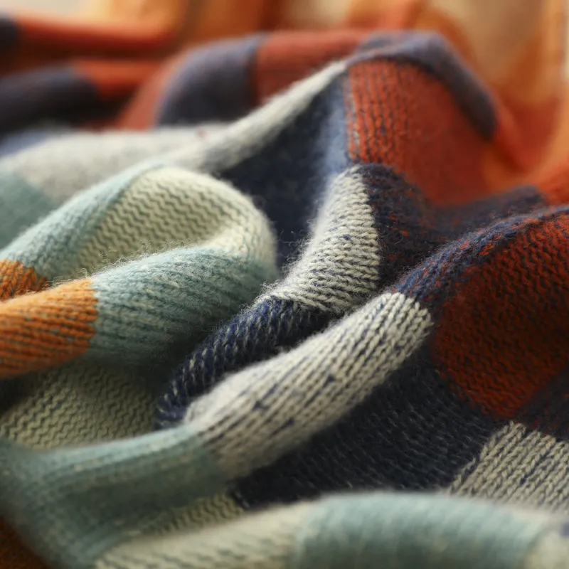Mia | Retro-Inspired Plaid Sweater