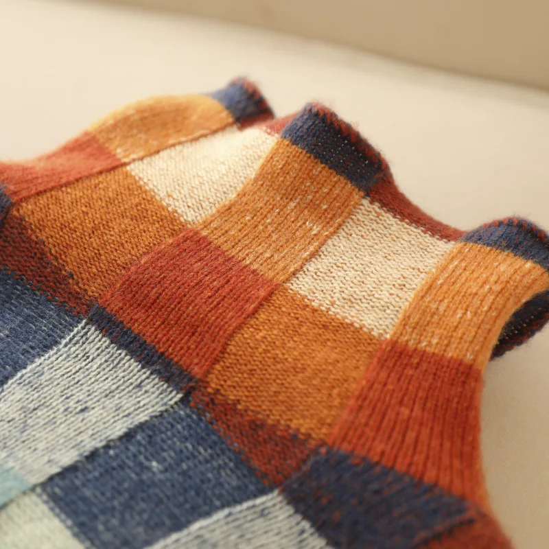 Mia | Retro-Inspired Plaid Sweater