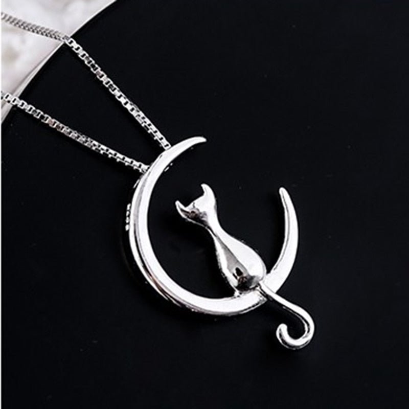 Hebe | Crescent Moon Cat Necklace