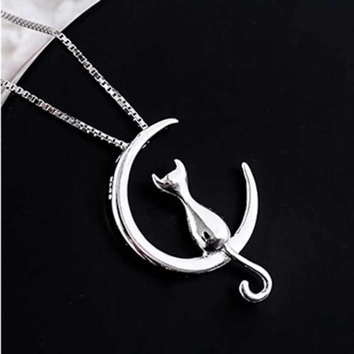 Hebe | Crescent Moon Cat Necklace